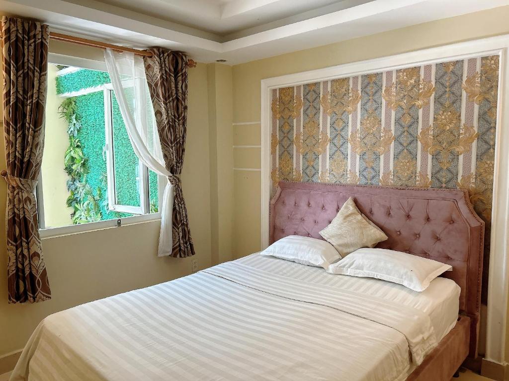 Royal Hotel